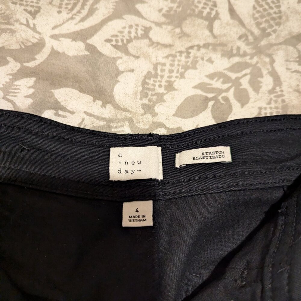 Ladies pants - Picture 2 of 3